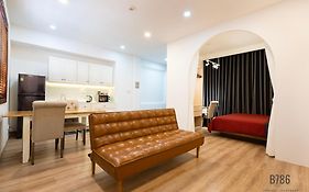 B786 Airport Homestay